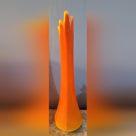 L.E. Smith bittersweet swung vase - Picture 2 of 3